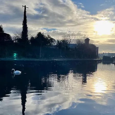 Stay At Granny'S, 4 Bed Terrace On Iconic Canal Galway Exterior photo